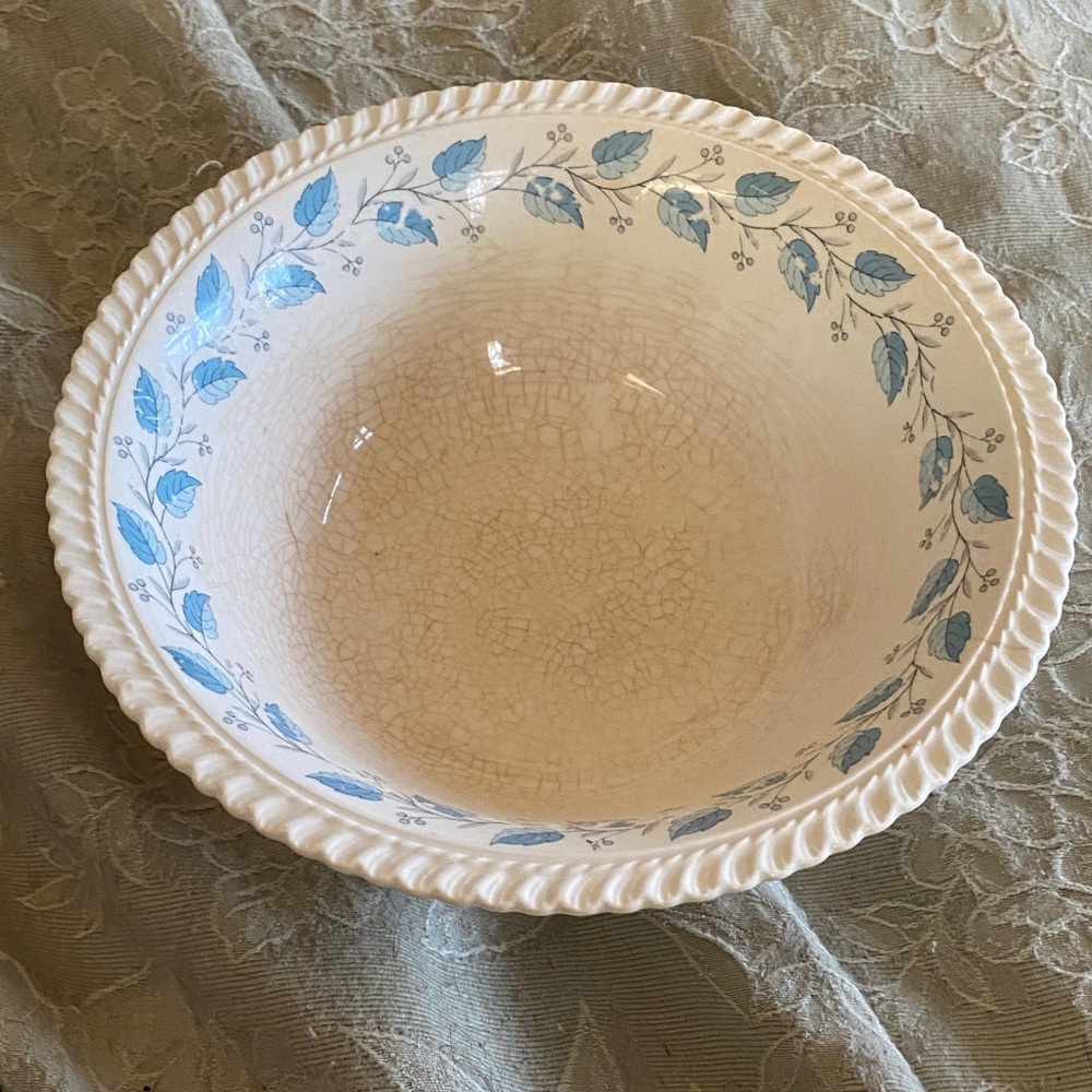 Royal Gadroon Bermuda Blue Leaf Patterned Serveware Bowl